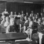 Skoleudstilling - skolebillede med lærer A M Andersen